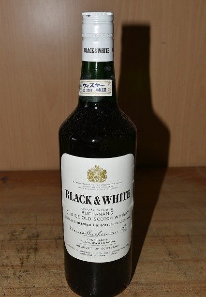 60/4B78☆古酒 未開栓 BLACK&WHITE ブラックアンドホワイト ブキャナン