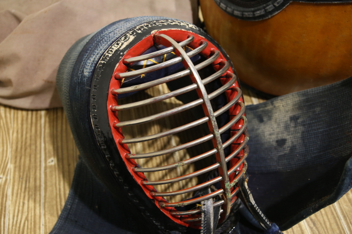 剣道 胴 面 小手 防具 道着 防具袋 防具セット 一式 メルカリ 袴 （甲手）垂れ - 垂れ | 剣道の防具キャリーの選び方｜移動手段で選ぶ失敗しない比較ガイド