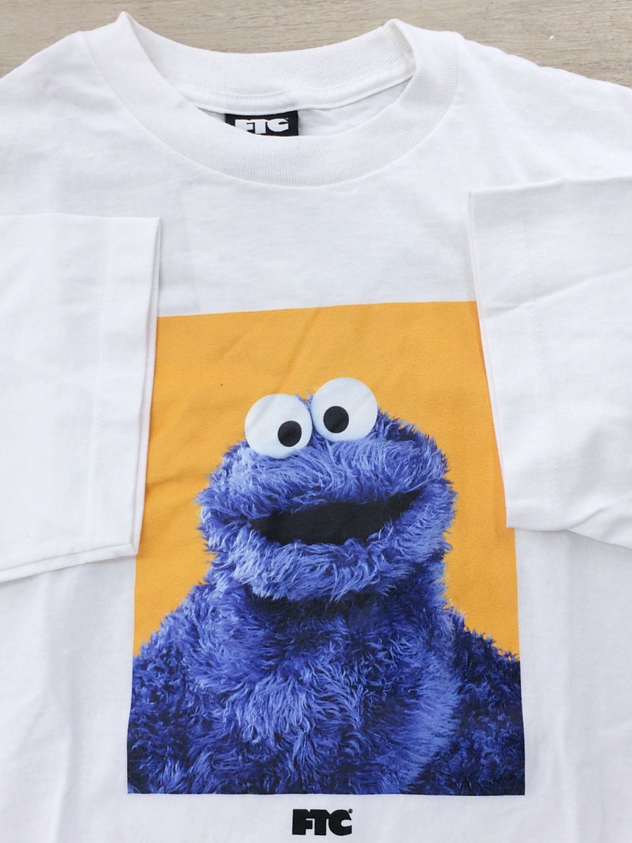 FTC◆x SESAME STREET/COOKIE MONSTER TEE/Tシャツ/M/コットン/WHT Cookie Sesame Monster Premieres Theif\" Safe