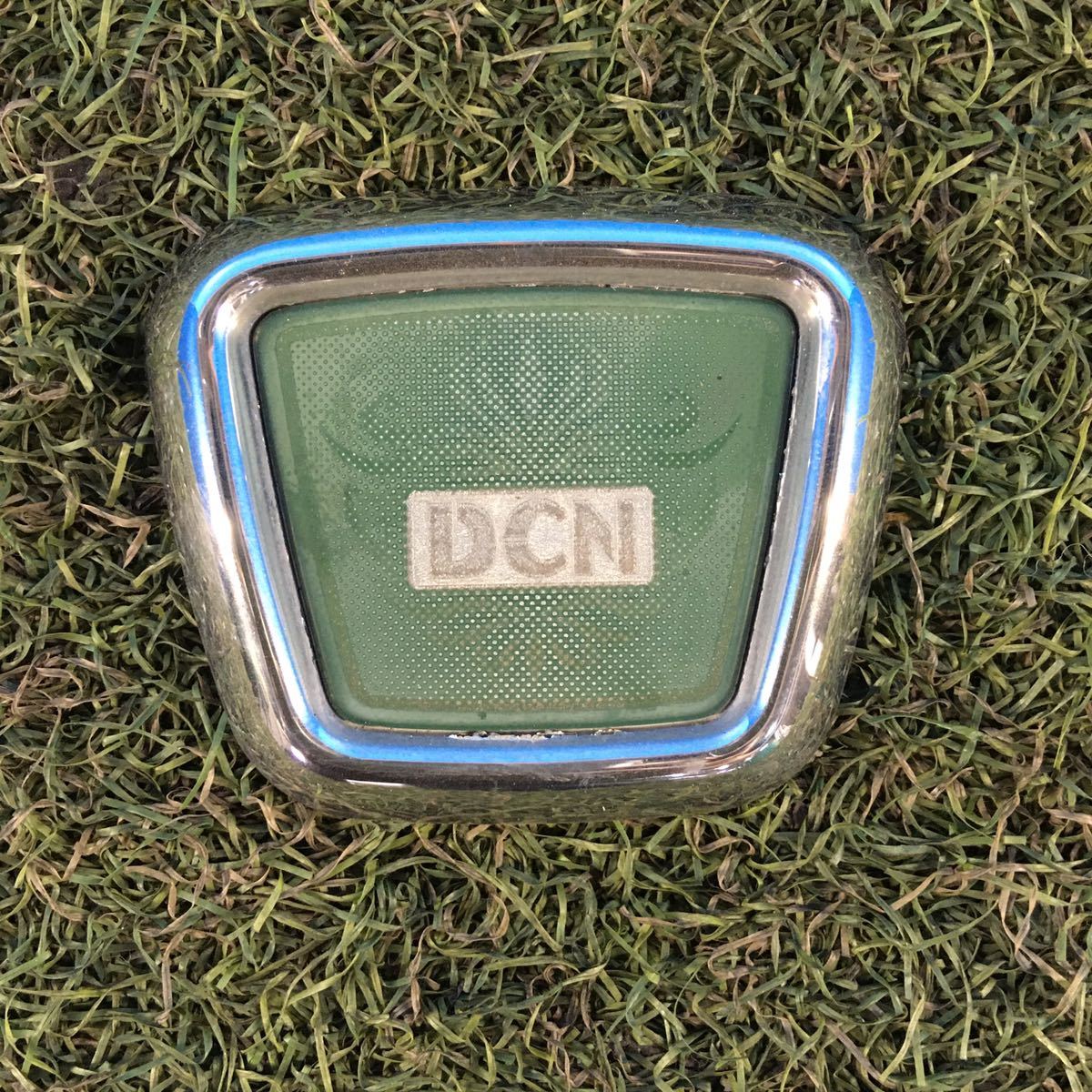 ダイハツ ミラジーノ(L700S) DCNフロントエンブレム [RT-1467]