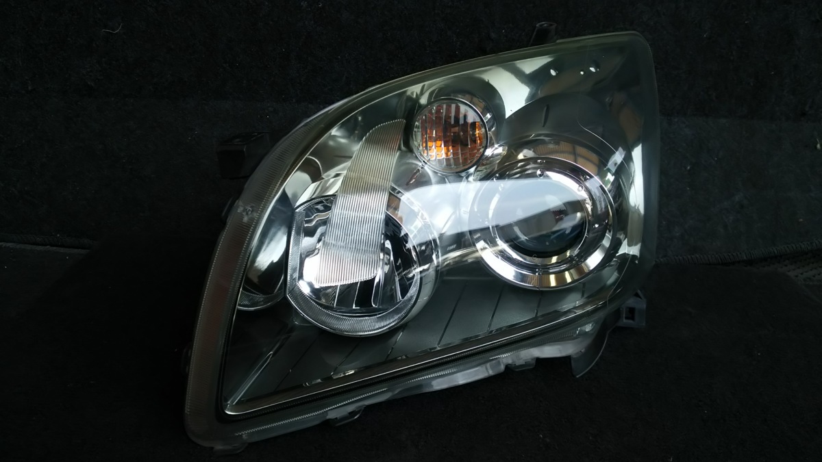トヨタ アベンシス AZT255W AZT250 H19年 左 ヘッドライト ハロゲン