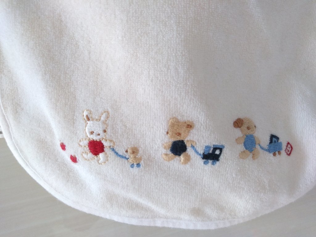 ファミリア スタイ エプロン よだれかけ 白 ホワイト うさぎ くま いぬ ひよこなど動物の刺繍入り Familliar 定形外他 スタイ よだれかけ 売買されたオークション情報 Yahooの商品情報をアーカイブ公開 オークファン Aucfan Com