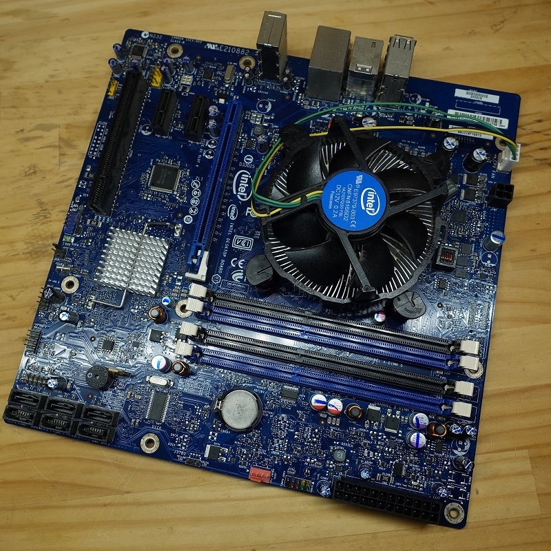 Intel DP55WB マザーボード LGA1156 未使用品 インテル INTEL マザーボード DP55WB LGA1156 中古動作品 元箱・オマケ