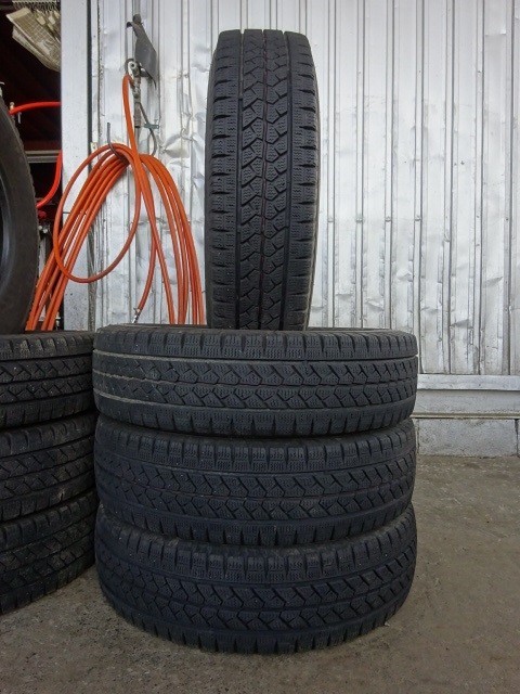 195/80R15 107/105L ブリヂストン BLIZZAK VL1 中古スタッドレス4本