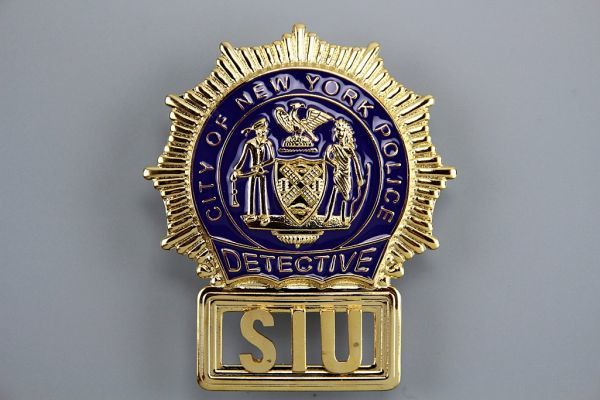ニューヨーク市警察 ポリスバッジの人気アイテム NYPD ポリスバッジ