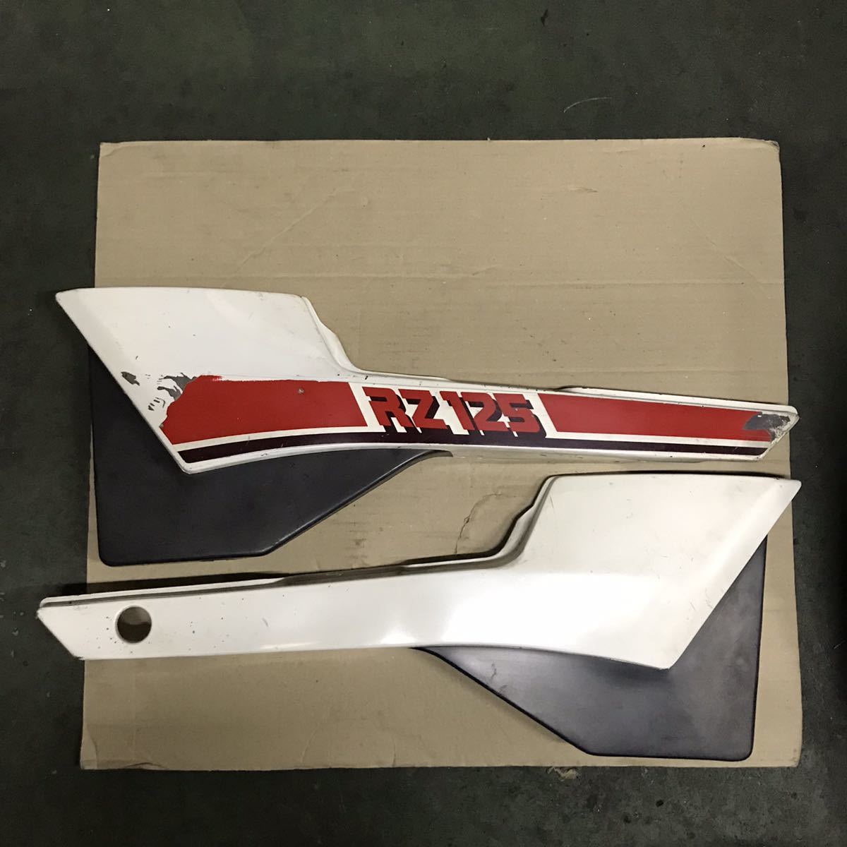 最安値，HOT】 Yamaha RZ125 純正サイドカバー 中古 当時物