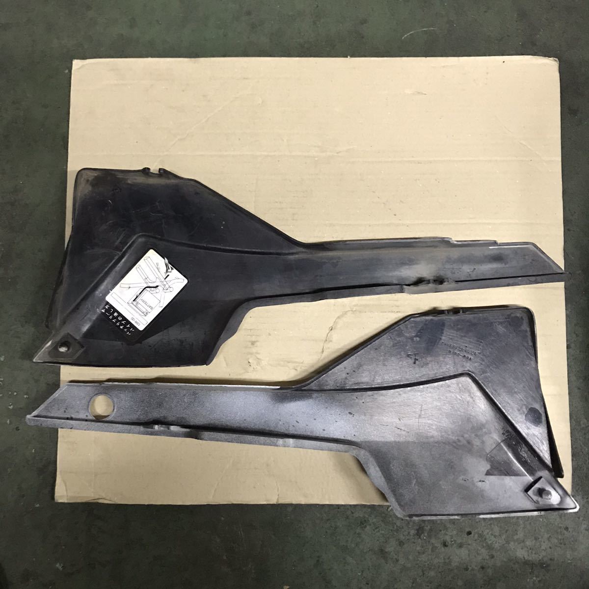 最安値，HOT】 Yamaha RZ125 純正サイドカバー 中古 当時物