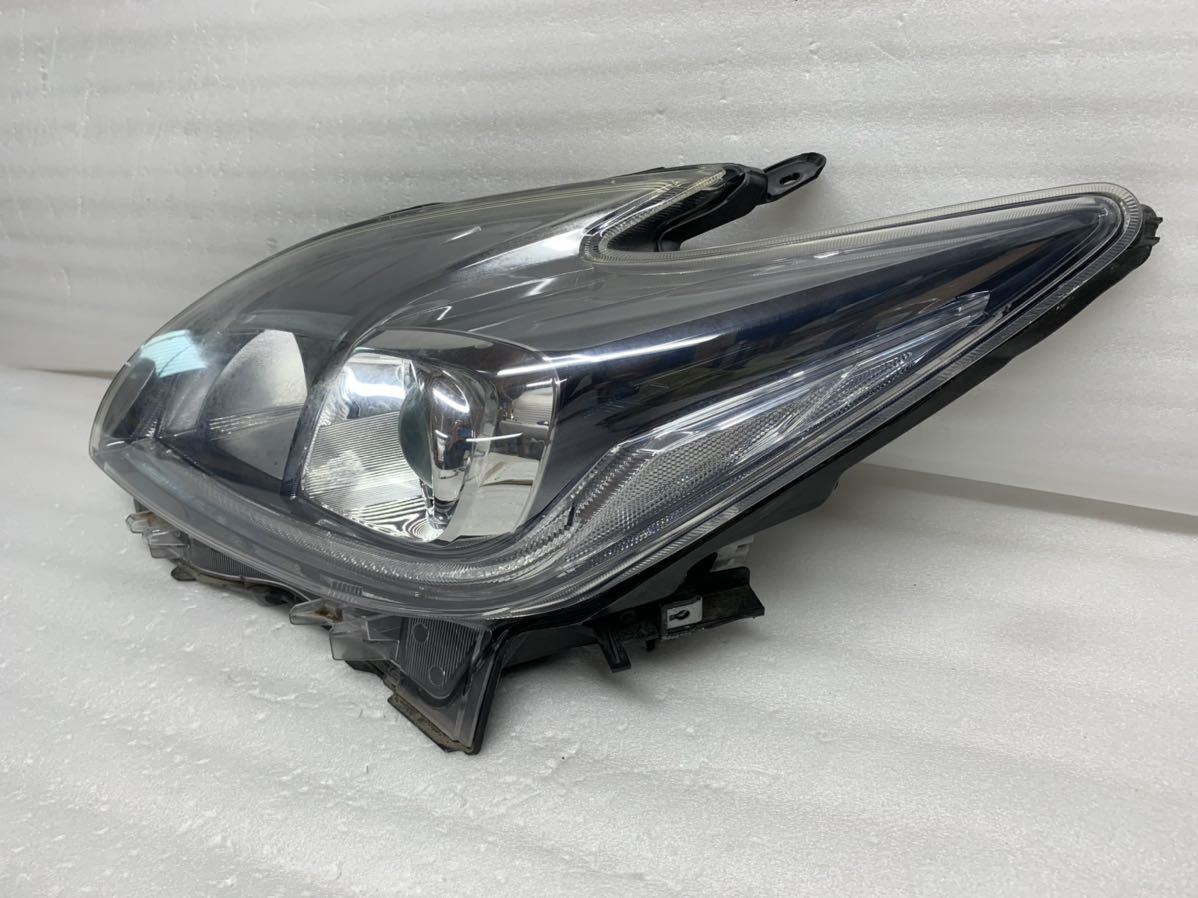 シ*ル様 ZVW30 後期HID ヘッドライト 左右 オマケ付き 動作確認済み ZVW30 HID 後期 プリウス 純正 左ヘッドライト⁄左ヘッドランプ 品番 30