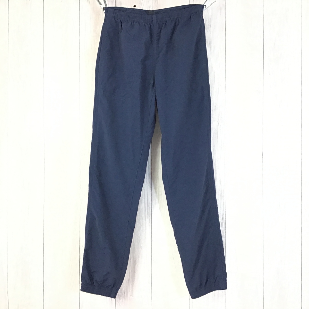  SCN2-991 USA買付 Patagonia パタゴニア ナイロンパンツ メンズ XS 紺 無地 シンプル アウトドア トレッキング 登山 バギーズパンツ(ロング)｜売買されたオークション情報、yahooの商品情報をアーカ 男性用