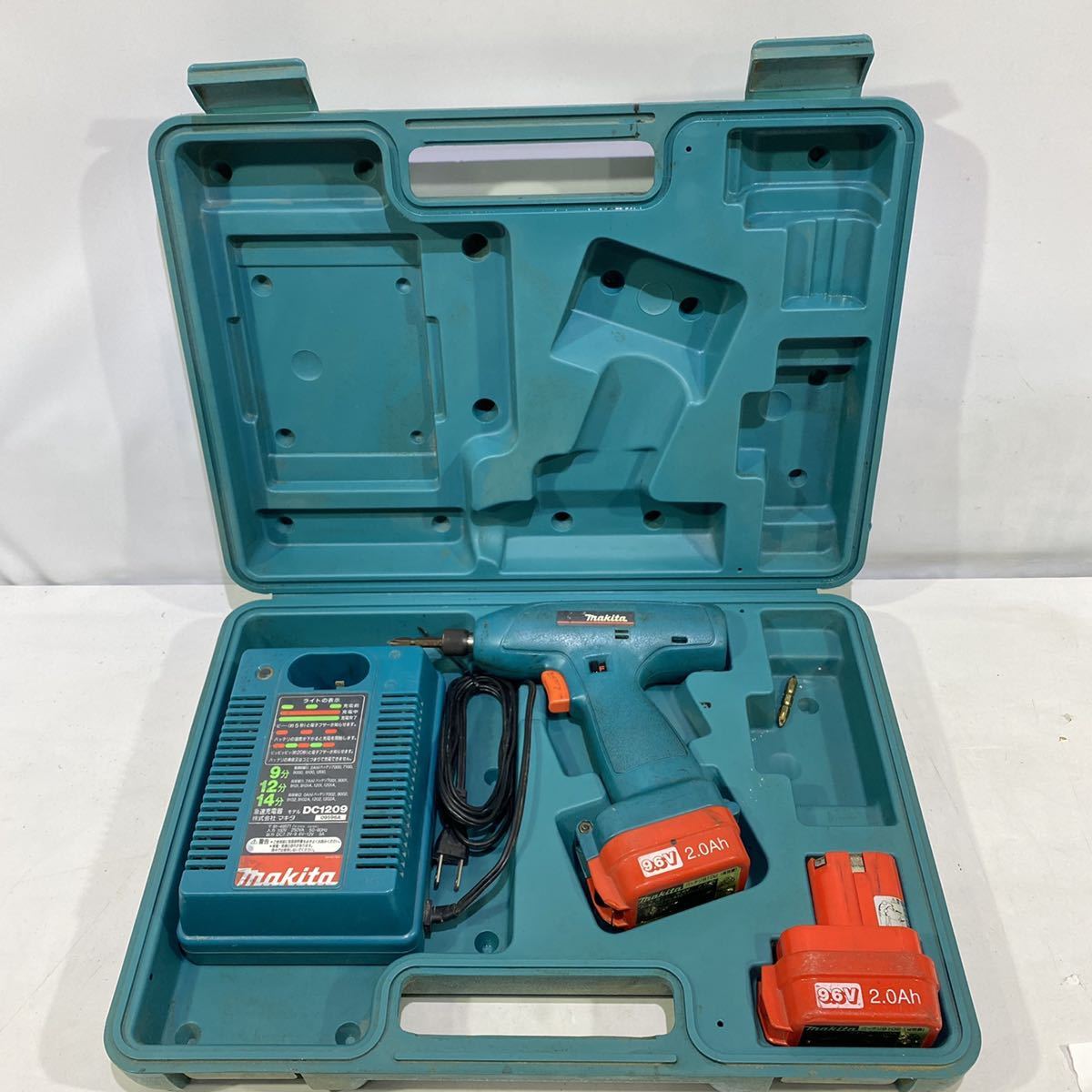 超激得 020724-20 マキタ 電池インパクトドライバ 6903VD/バッテリ 9102/充電器 DC1209 ケース入り 電動工具(本体)｜売買されたオークション情報、yahooの商品情報をアーカイブ公開 - オークファン インパクトドライバ