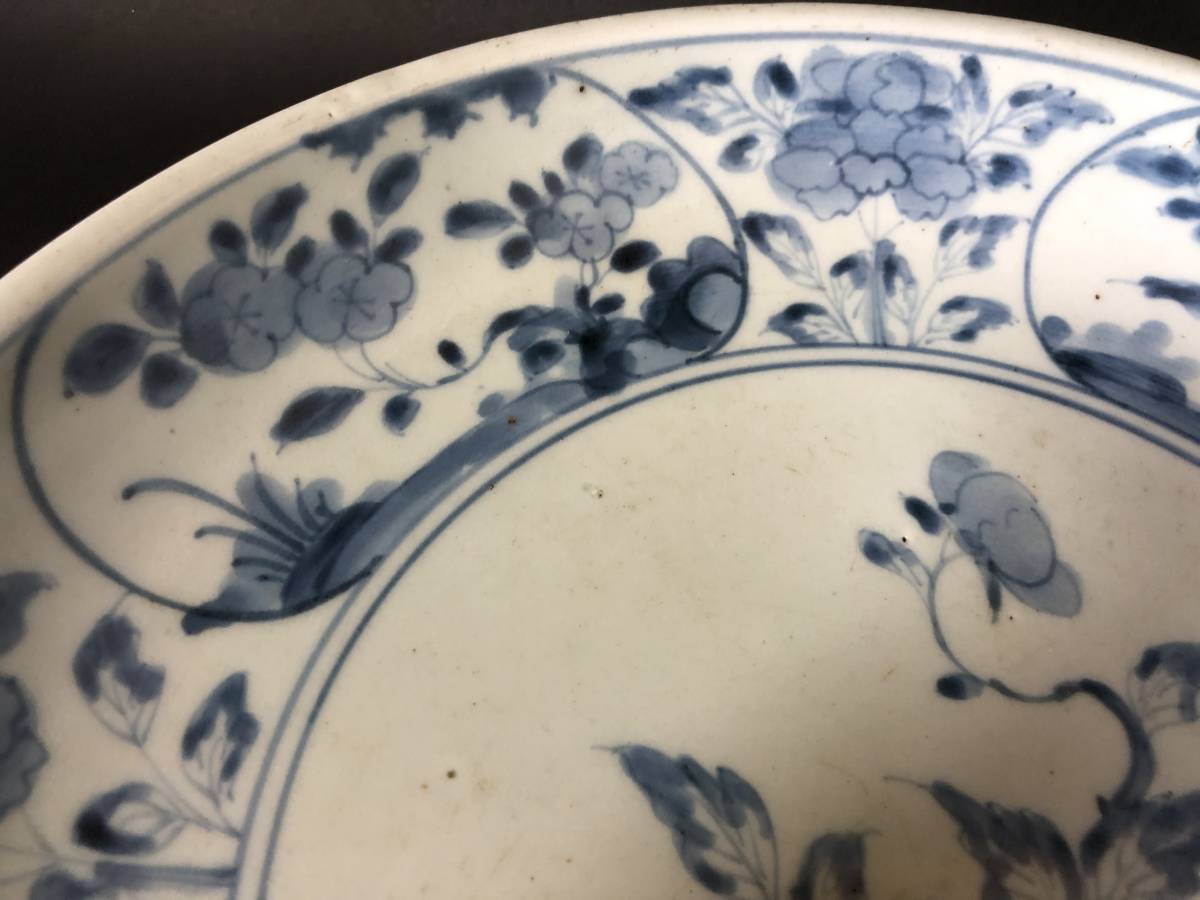 商品の通販サイト 古伊万里 染付 大皿 見込み牡丹文様 窓絵 花文様 