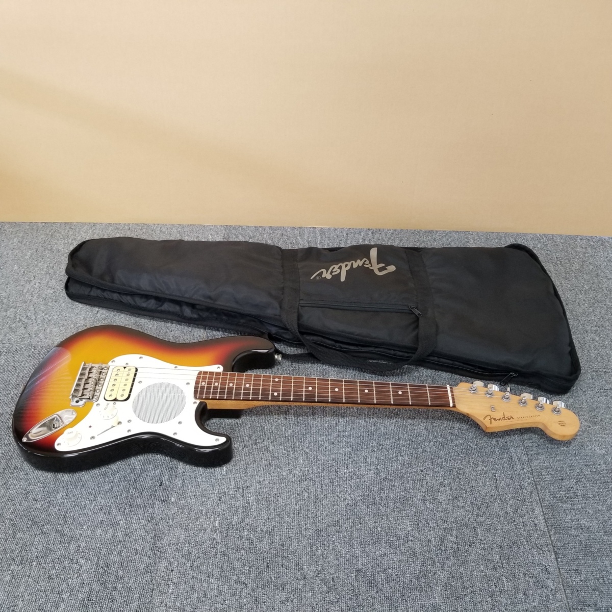 【人気セール，限定セール】 082D28 Fender Japan ST-CHAMP アンプ内蔵ミニギター(ストラトキャスター)｜売買されたオークション情報、yahooの商品情報をアーカイブ公開 - オークファン 本体