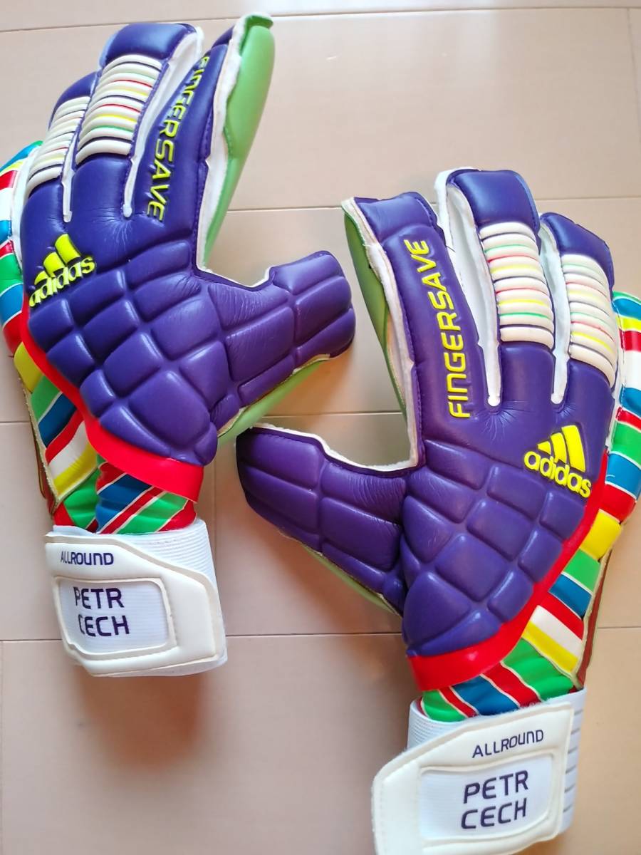 数量限定，HOT キーパーグローブ チェコ代表チェルシーアーセナル所属ツェフモデル FINGERSAVE ALLROUND サイズ8 定価13 125円(実使用、サイン入りウエア)｜売買されたオークション情報、yahooの商品情報をアーカ 実使用、サイン入りウエア