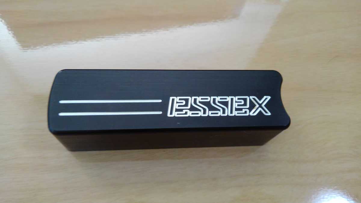 ハイエース200　CRS ESSEX ビレットサイドブレーキカバー　ブラックポリッシュ_1