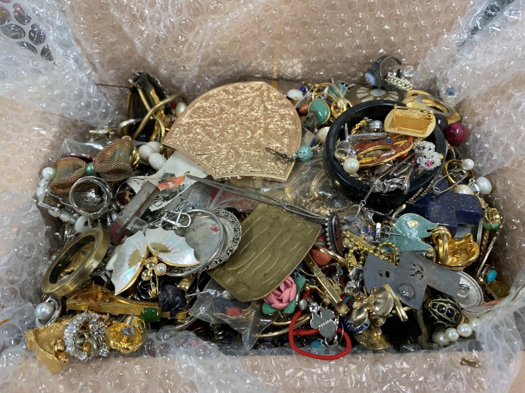 アクセサリー大量まとめ売り 78kg ジャンク｜Yahoo!フリマ（旧 1円
