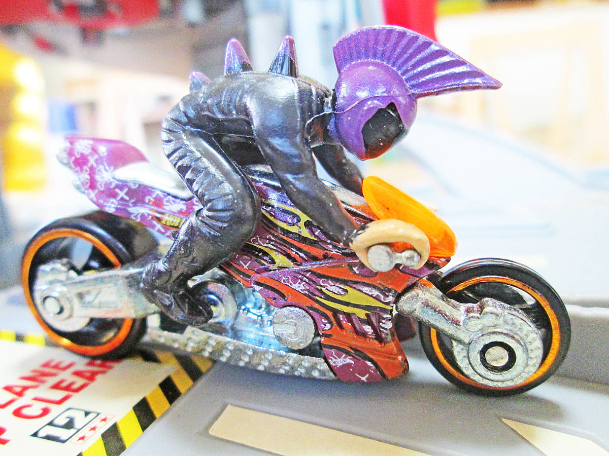 日本未発売 Motor Cycles Canyon Carver スチームパンク スタッツ モヒカン バイク オートバイ ランブラーズ マッドマックス 乗用車 売買されたオークション情報 Yahooの商品情報をアーカイブ公開 オークファン Aucfan Com