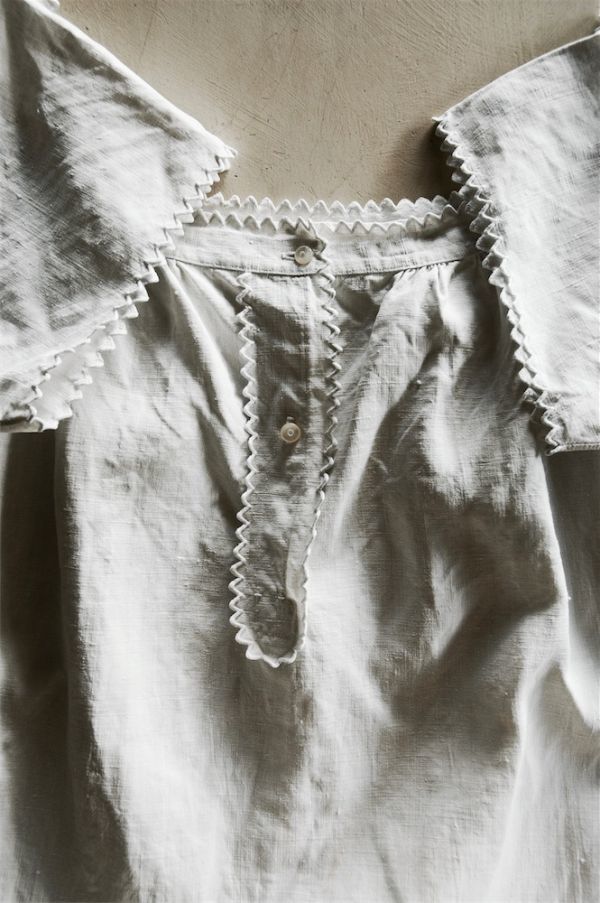 フランス 1900s リネン 貝の刺繍とモノグラムワンピース フランス