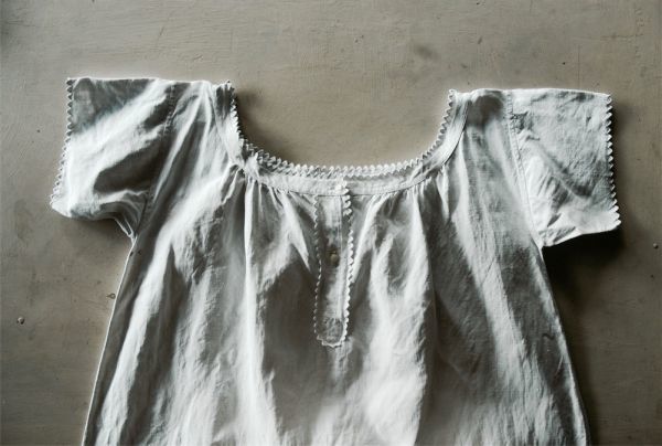 フランス 1900s リネン 貝の刺繍とモノグラムワンピース フランス