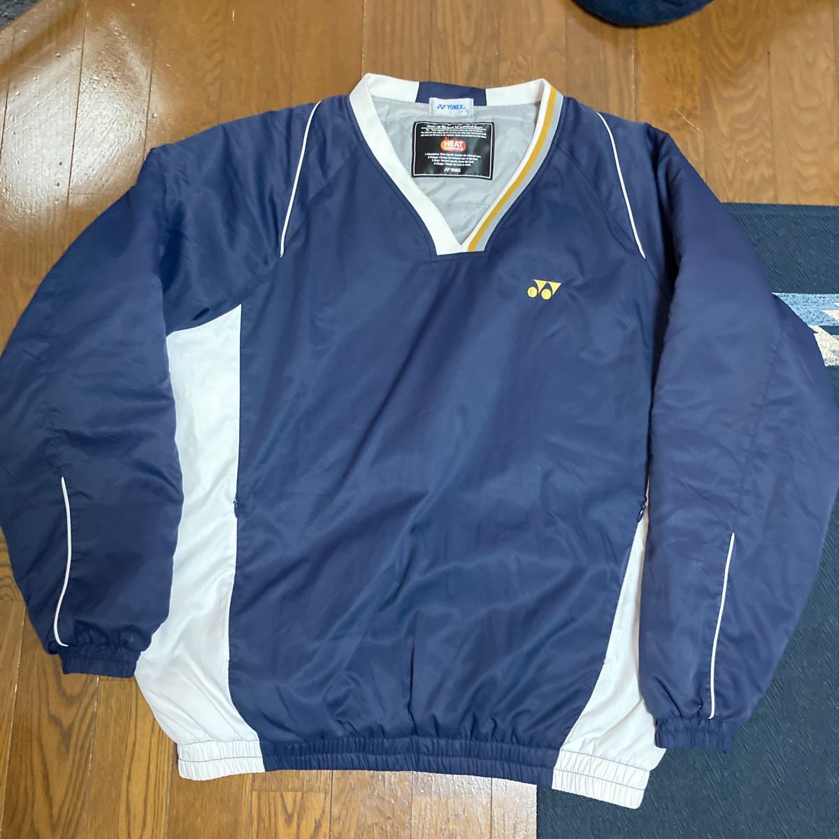【正規品，人気SALE】 YONEX ヨネックス 中綿Ｖブレーカーヒートカプセルジャンパー ／サイズＬ(ウォームアップ)｜売買されたオークション情報、yahooの商品情報をアーカイブ公開 - オークファン ウォームアップ