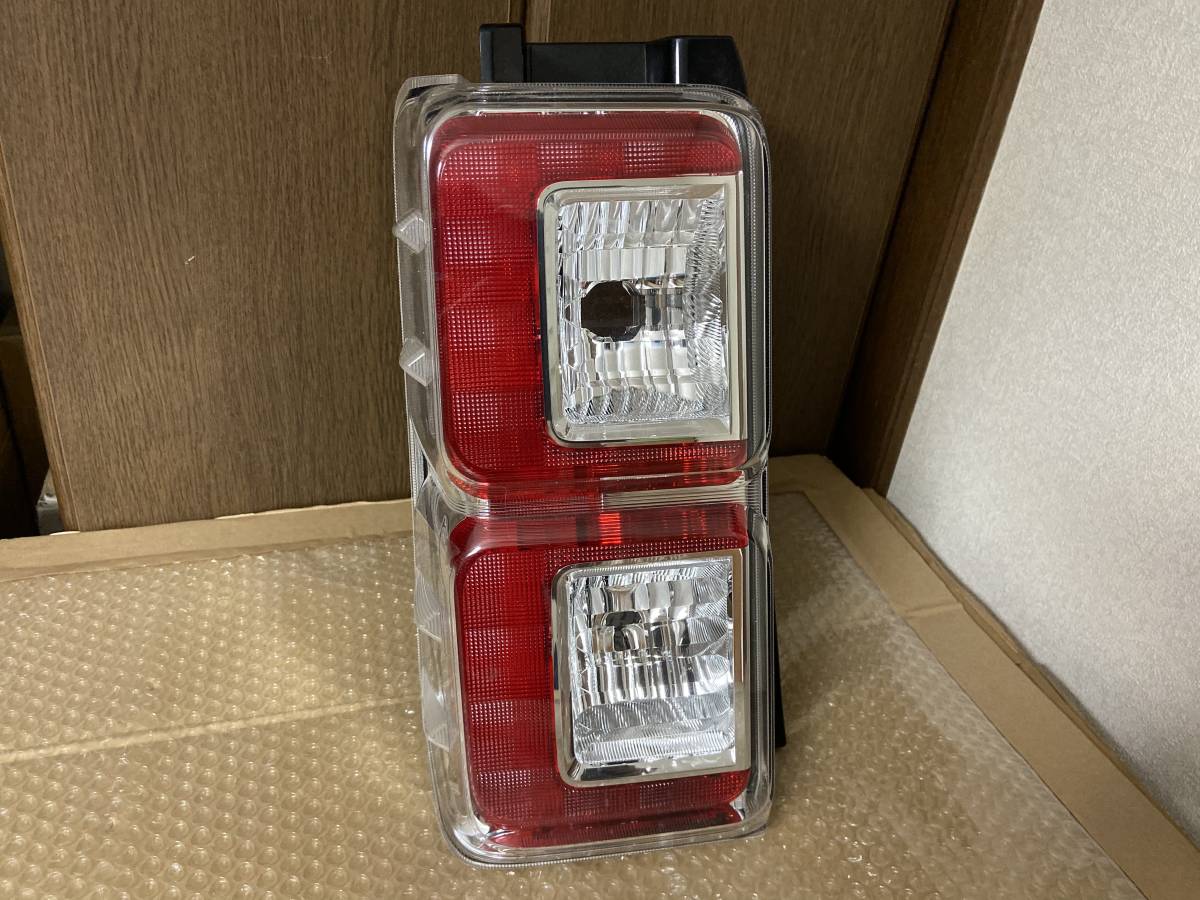 ☆LA700/710S ウェイク 左 助手席側 テールランプ☆