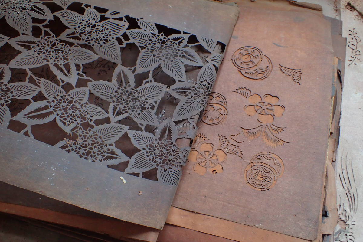 Z106サ 大量 伊勢型紙 まとめて 幾何学模様 鶴亀 河豚 蝶々古紙 切り絵 柿渋 版画 図案 着物 染型紙 和柄 民芸 はり絵 きり絵 売買されたオークション情報 Yahooの商品情報をアーカイブ公開 オークファン Aucfan Com