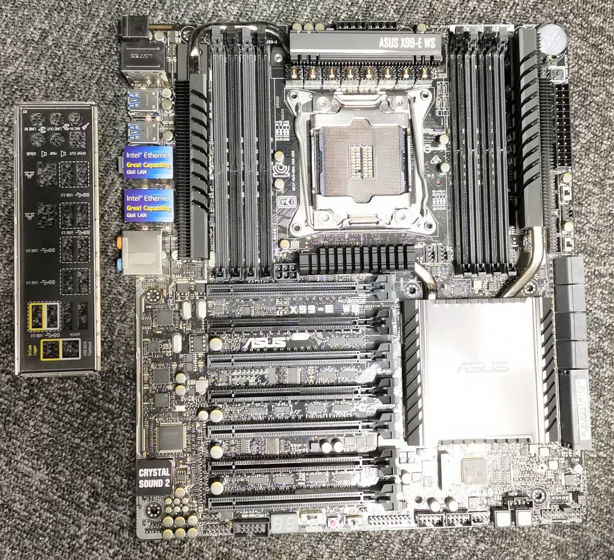 ASUS X99-E WS マザーボード 8-DIMM asus X99 SERIES DDR4 x16を7本備える