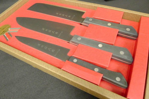 P179 濃州孫六作 古流包丁 御料理包丁 三徳包丁 菜切包丁 ペティナイフ 3点セット モリブデン鋼 日本製 80 セット 売買されたオークション情報 Yahooの商品情報をアーカイブ公開 オークファン Aucfan Com