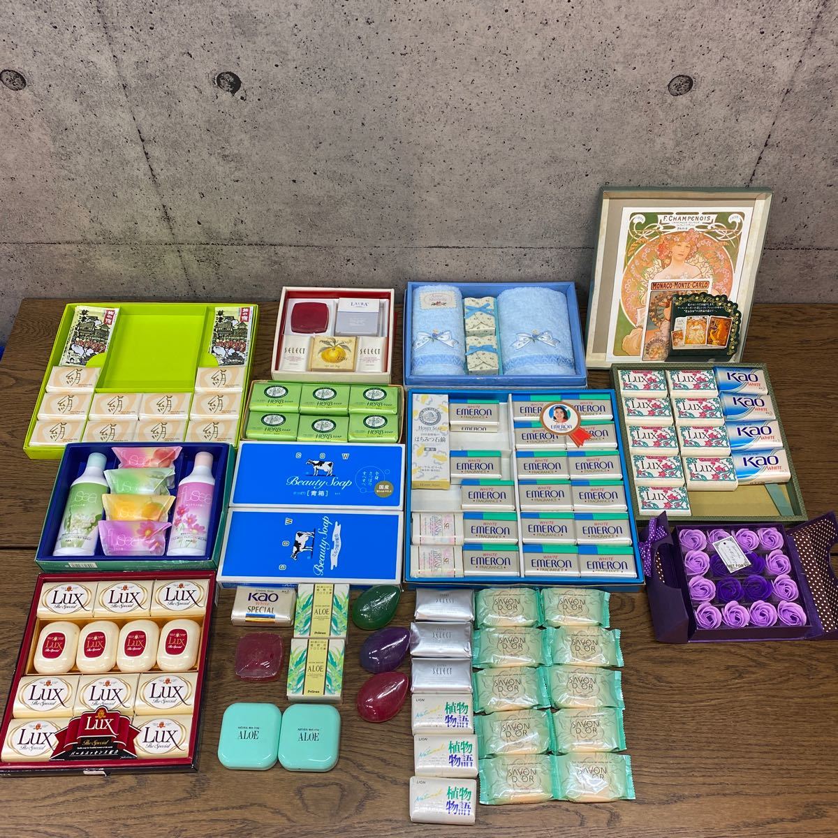 HOT，正規品 石鹸 まとめて/固形石鹸/石けん/LUX/牛乳石鹸/LION/花王/資生堂/約110個 12.74kg/ 保管品(固形)｜売買されたオークション情報、yahooの商品情報をアーカイブ公開 - オークファン 固形