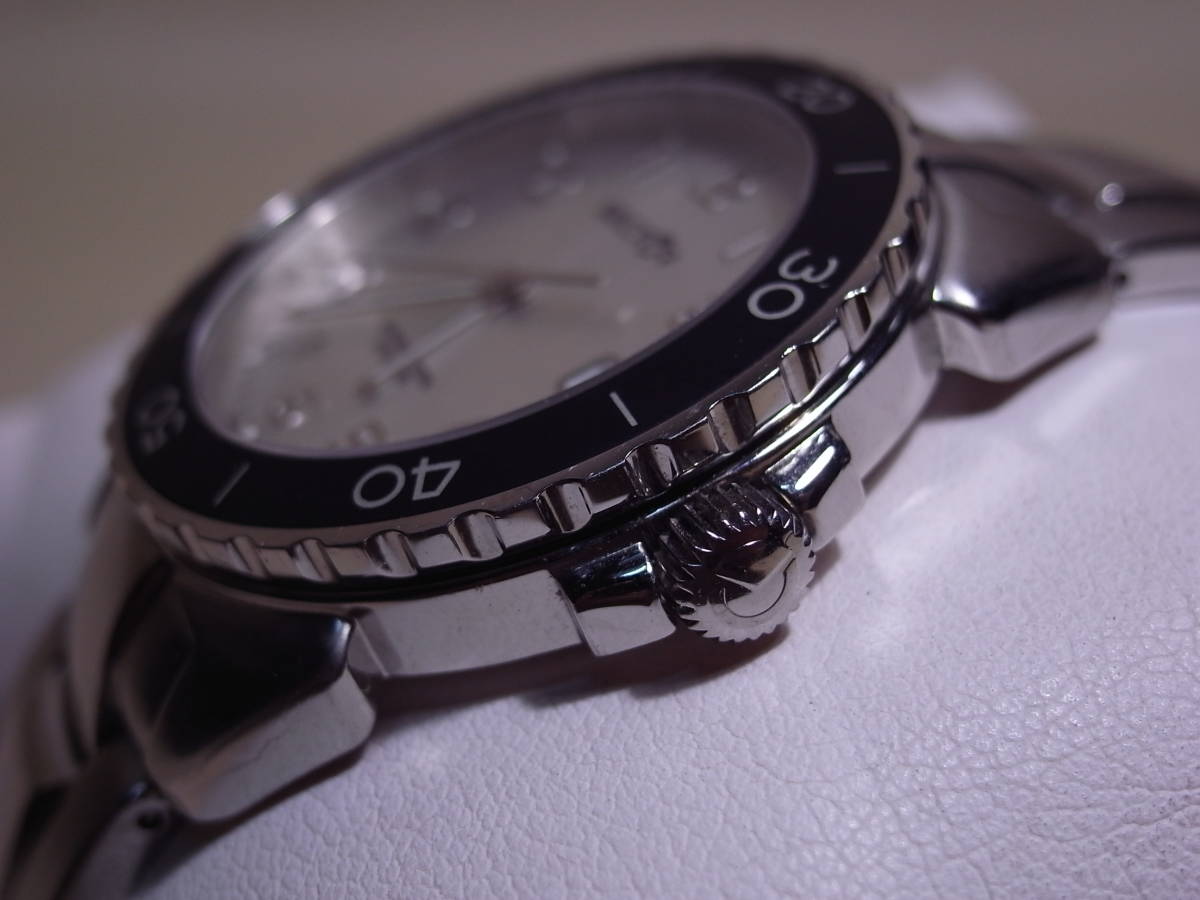 SECTOR 200M QUARTZ ダイバー SWISS made SECTOR SWISS 0 METERS DIVER 