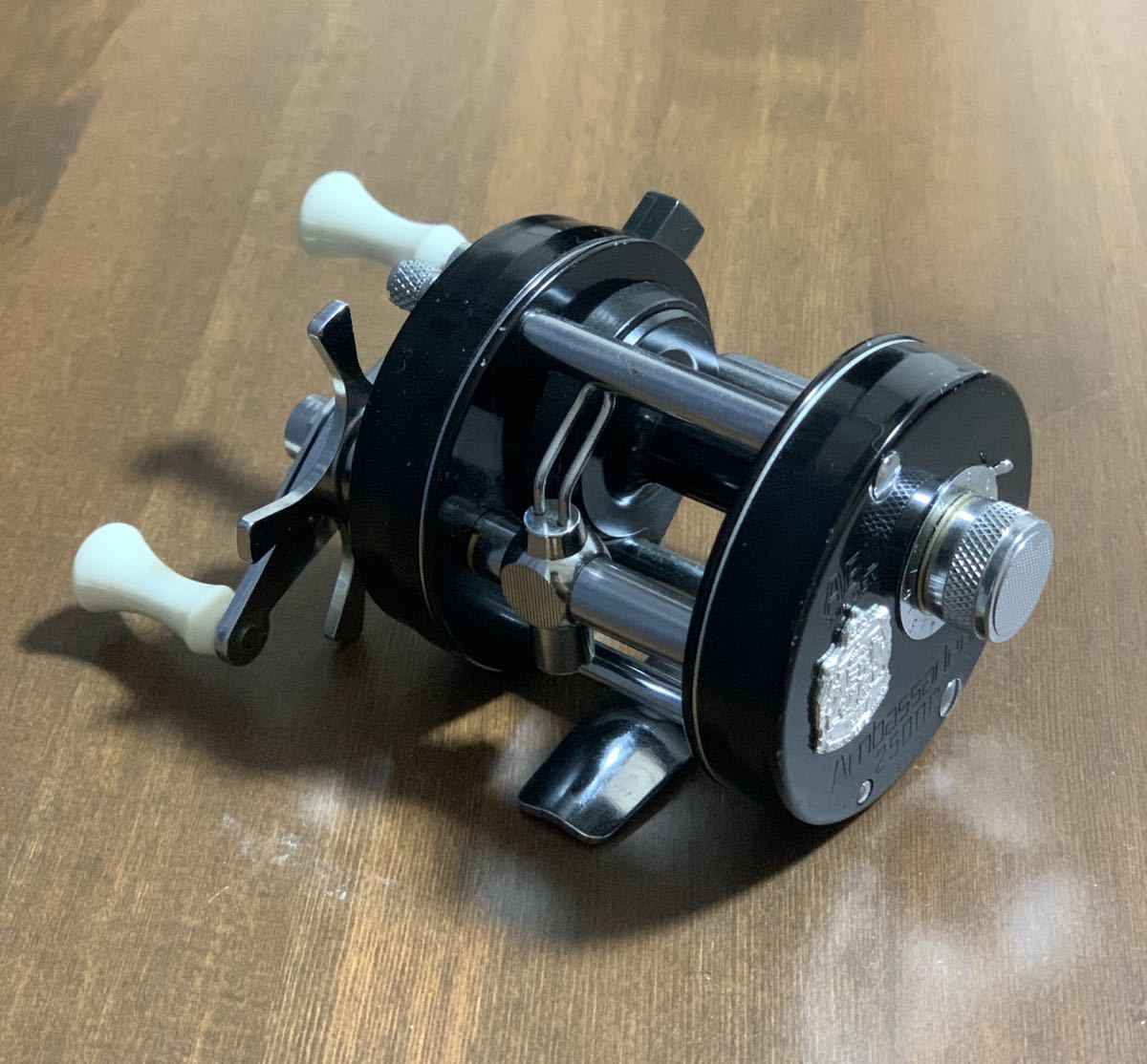 本物保証，定番人気 ambassadeur 2500c abu2500c アブガルシア abugarcia ブラック(アブガルシア)｜売買されたオークション情報、yahooの商品情報をアーカイブ公開 - オークファン アブガルシア