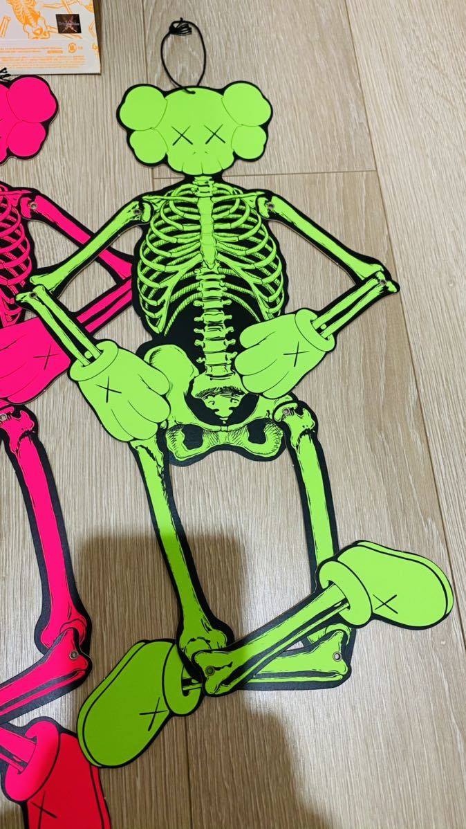 KAWS オーナメント タペストリー カウズ 人体模型 ポスター 
