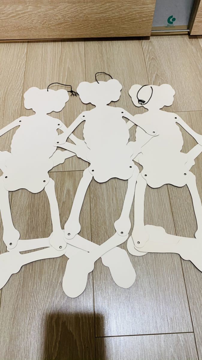 KAWS オーナメント タペストリー カウズ 人体模型 ポスター 
