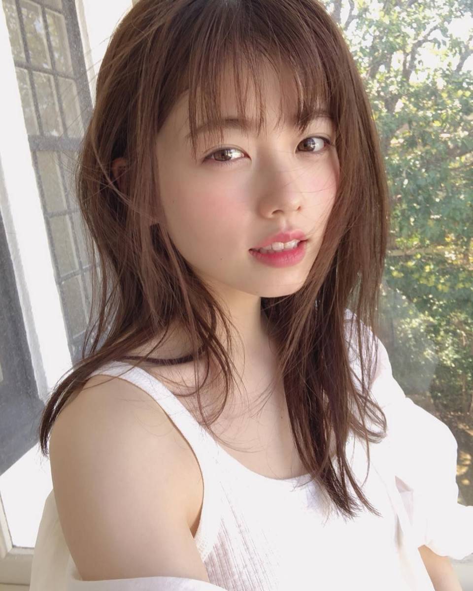 美 乳 女優