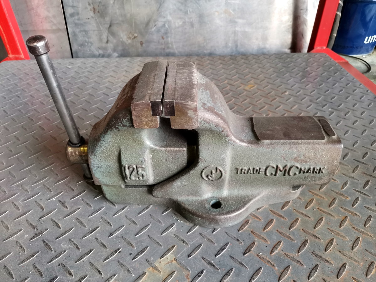 【お得，送料無料】 引取限定 大阪 トレードマーク リードバイス 125mm 丸胴型 万力 TRADEMARK CMC No.4069 ②(バイス、クランプ)｜売買されたオークション情報、yahooの商品情報をアーカイブ公開 - オークファン バイス、クランプ
