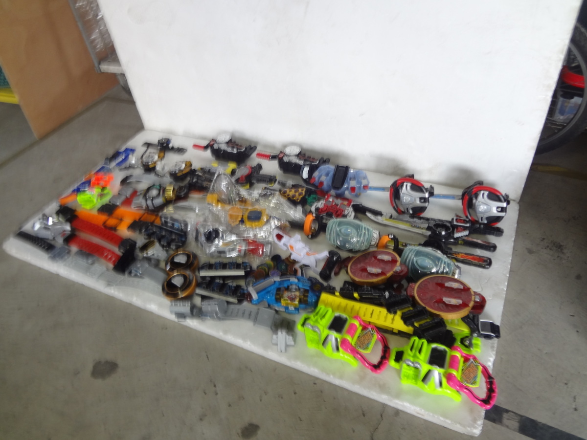仮面ライダーベルト ゴースト エグゼイド ドライブ オーズ Dxビルド フォーゼ その他 武器 戦隊特撮 まとめ ジャンク 仮面ライダー 売買されたオークション情報 Yahooの商品情報をアーカイブ公開 オークファン Aucfan Com