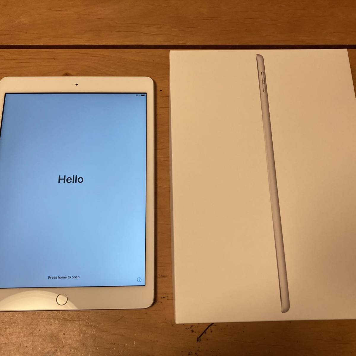 驚きの破格値，低価 ipad 第8世代 wi-fiモデル 128GB シルバー MYLE2J/A 品(iPad本体)｜売買されたオークション情報、yahooの商品情報をアーカイブ公開 - オークファン iPad本体