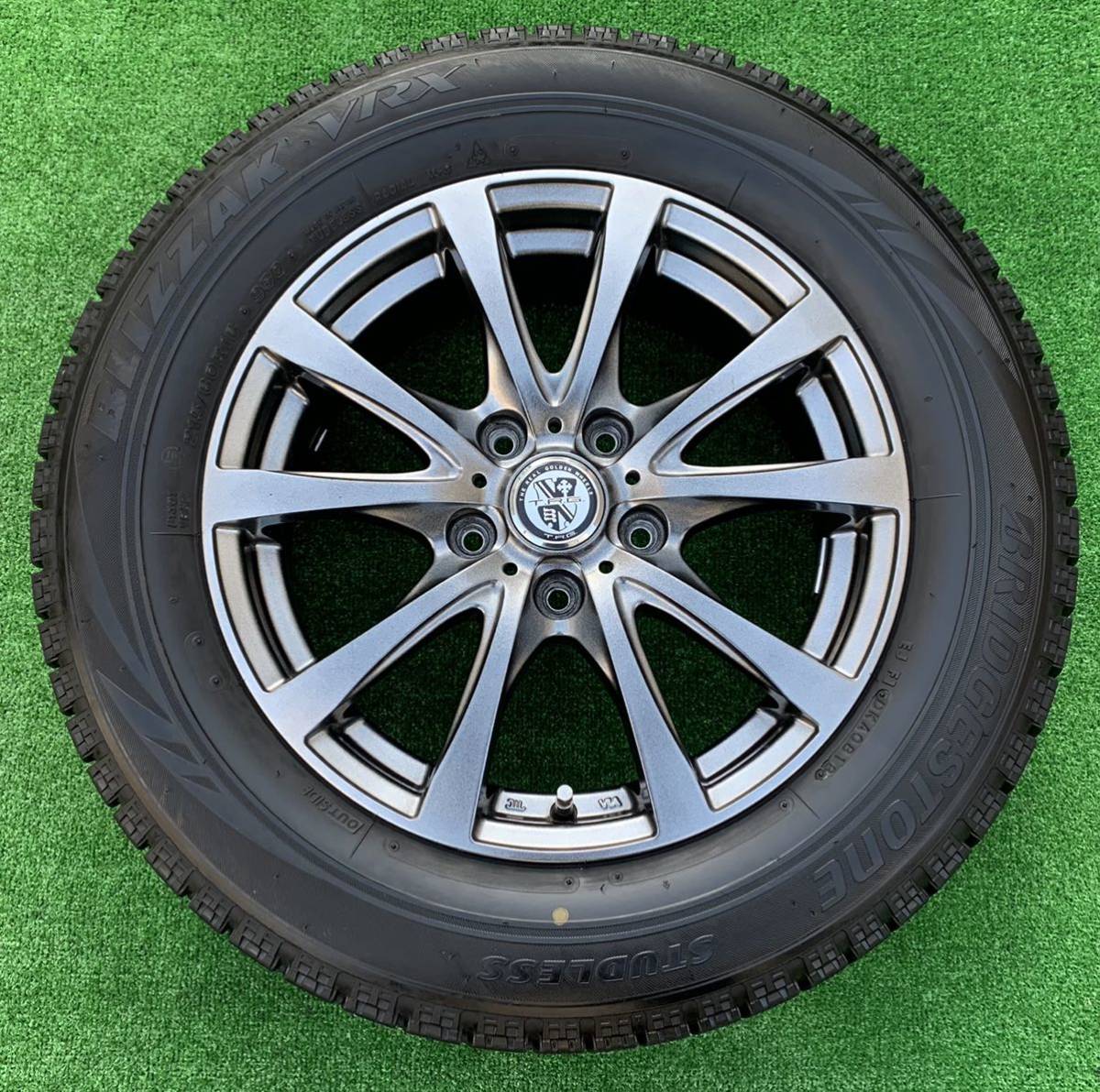 T.R.G 16インチホイール& 215/60R16 BS BLIZZAK VRX スタッドレス