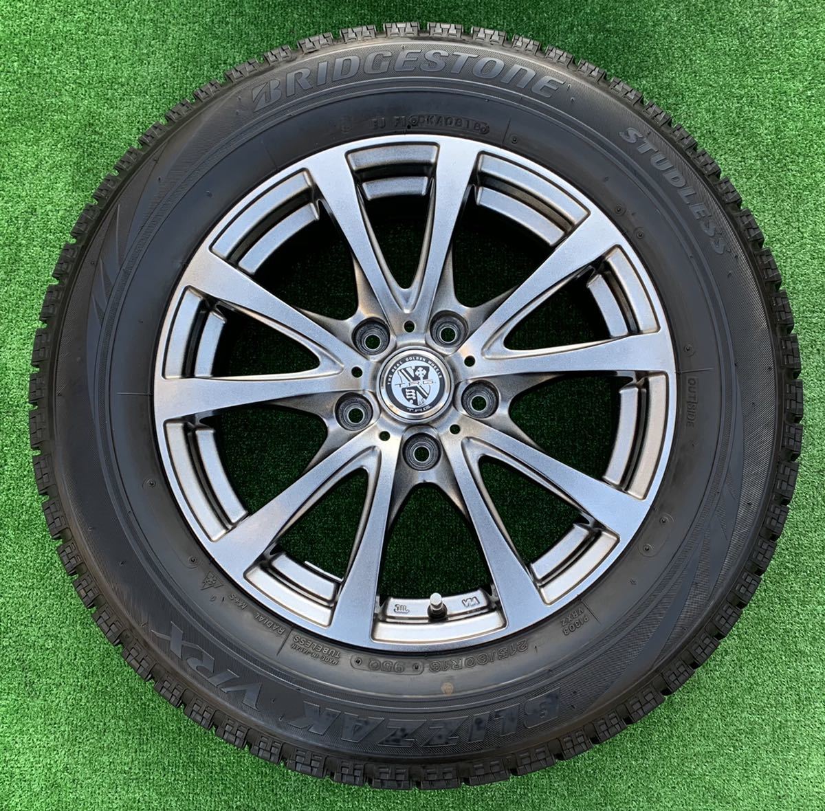 T.R.G 16インチホイール& 215/60R16 BS BLIZZAK VRX スタッドレス