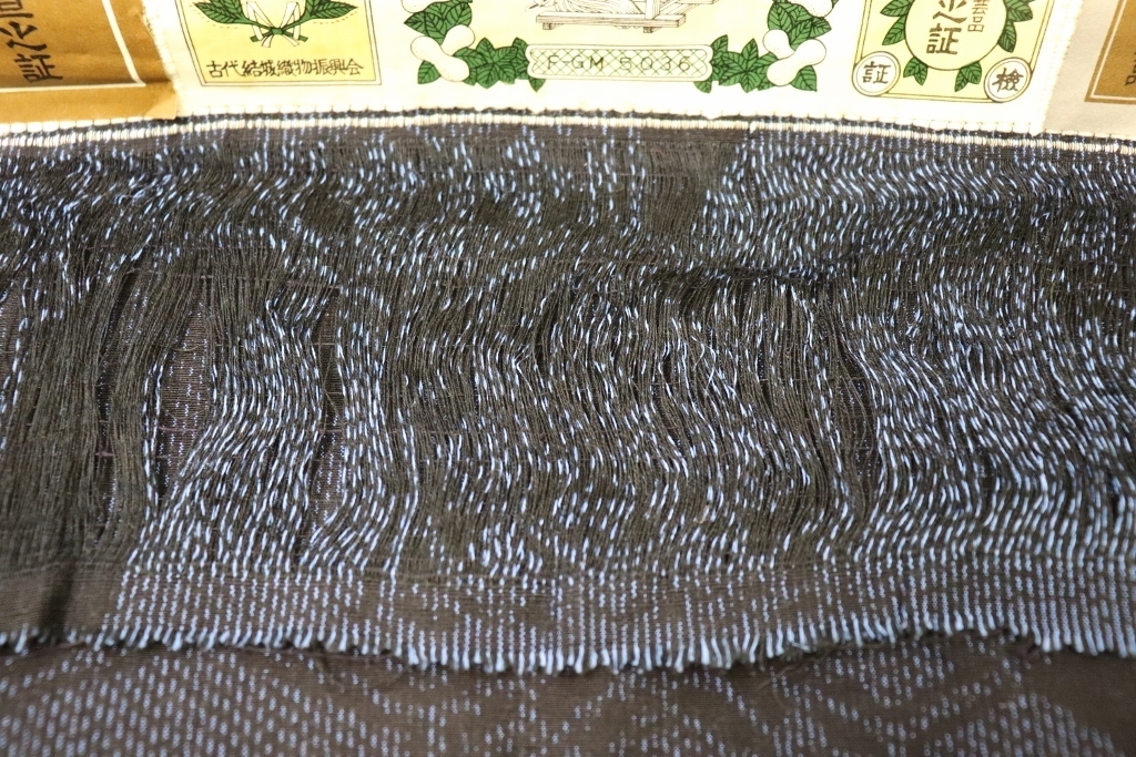 古代結城紬　証紙付き　絹100％　古代技術工芸品　結城紬　反物　幅38㎝　ハンドメイド　着物　和装