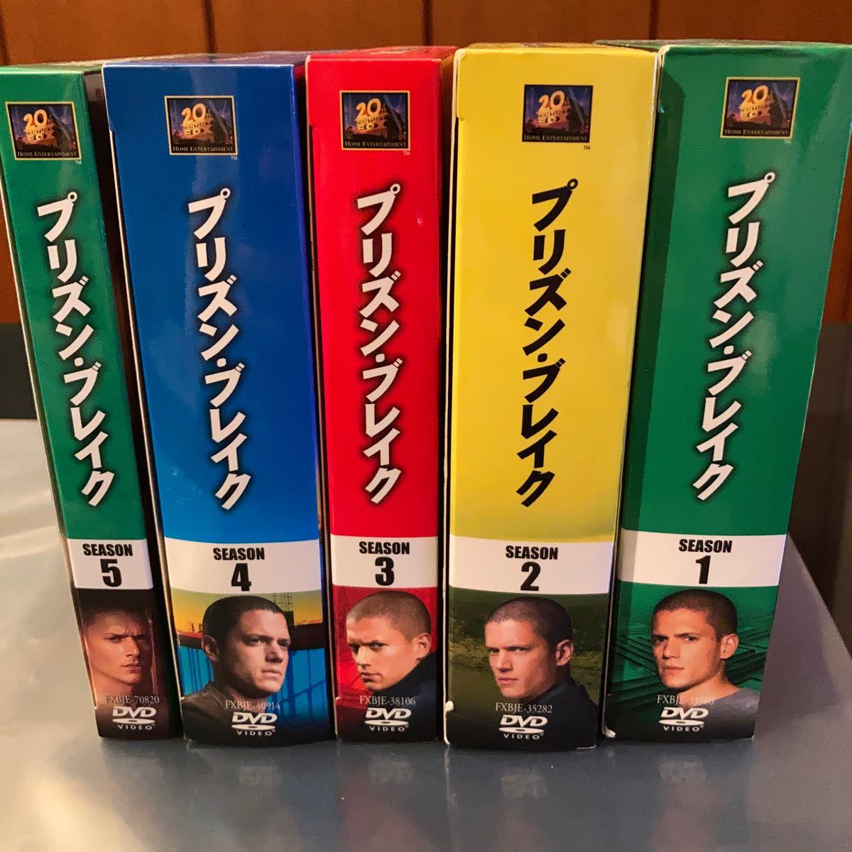 プリズンブレイク dvdコンパクトseason1～season5+レンタル落ちの