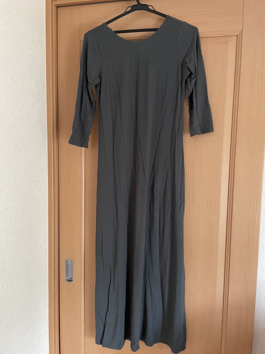 ユニクロ ロングワンピース 黒っぽいグレー ロングワンピース 五分袖 M  