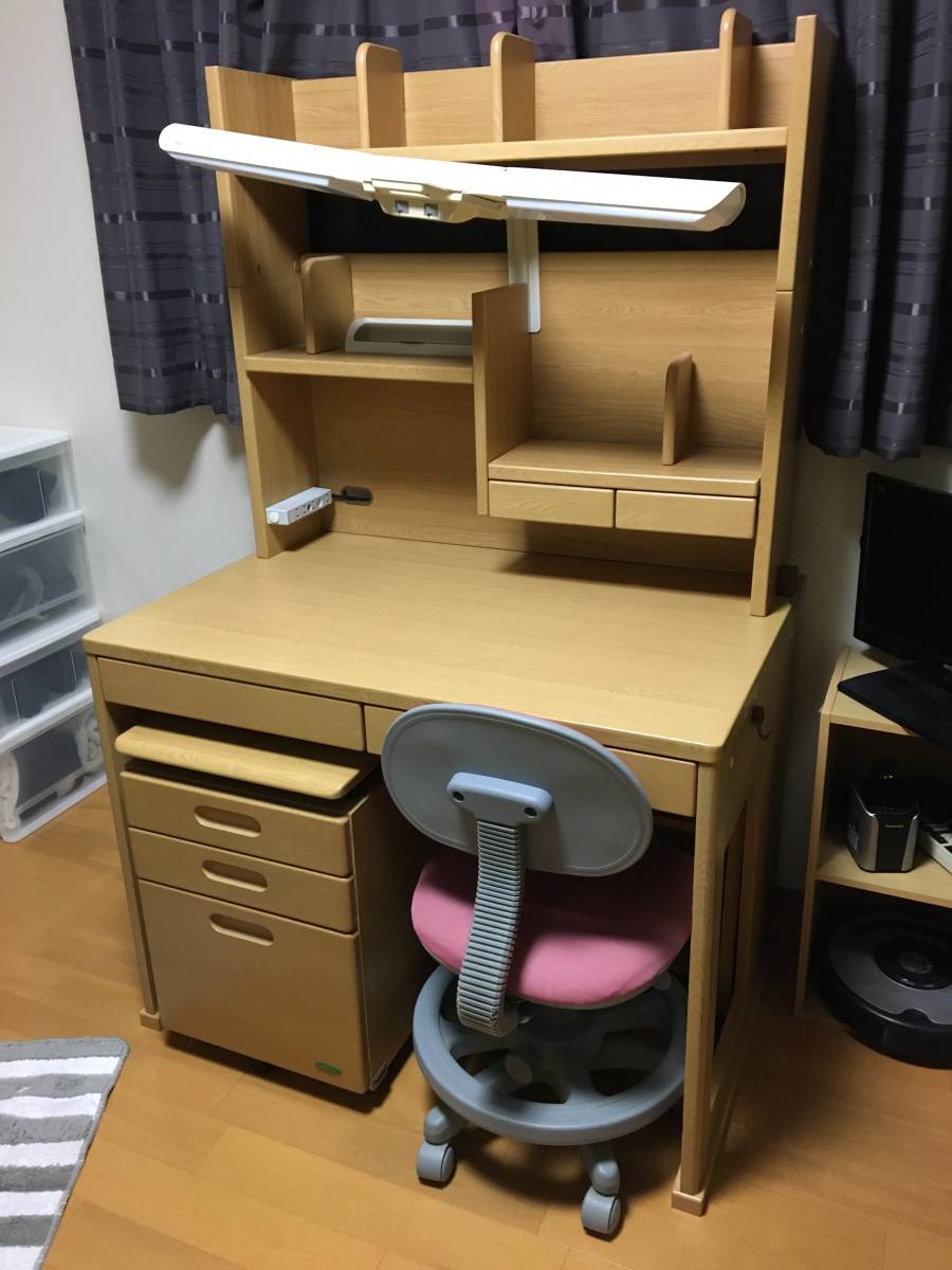コイズミ学習机中古です。