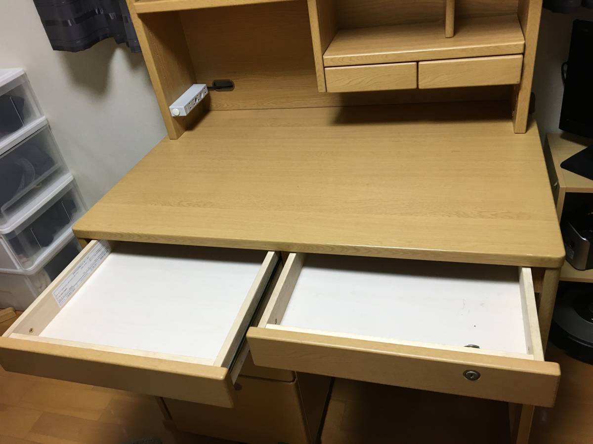 コイズミ学習机中古です。