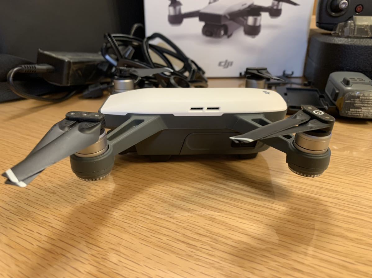 DJI SPARK FLY MORE COMBO アルペンホワイト 【公式通販】