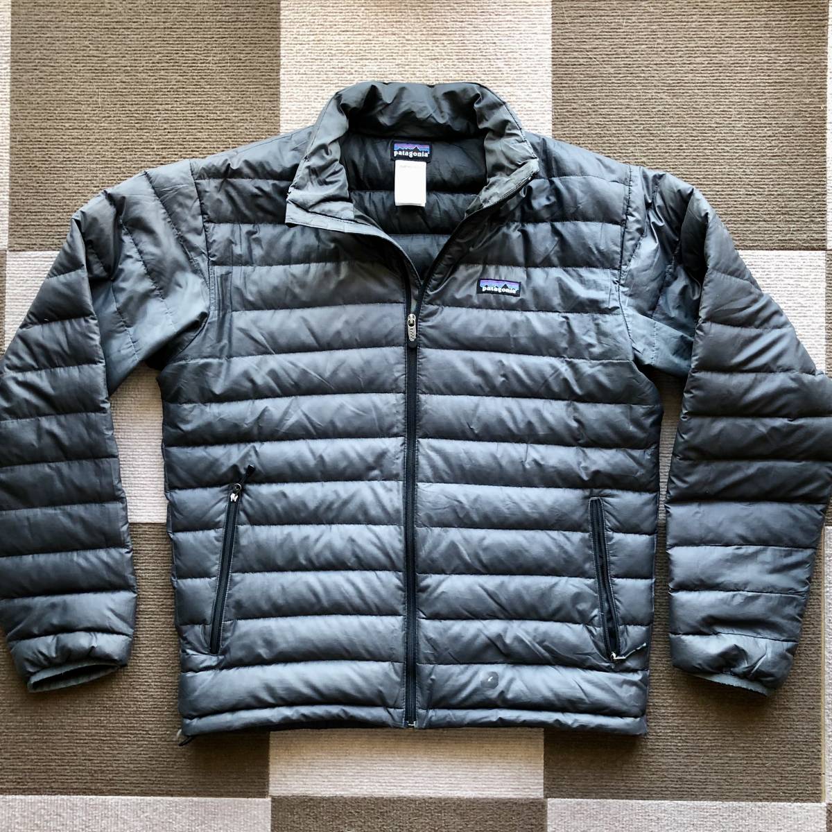 【人気セール，お得】 Patagoniaダウンセーター サイズS 黒 お安くどうぞ(Sサイズ)｜売買されたオークション情報、yahooの商品情報をアーカイブ公開 - オークファン 男性用