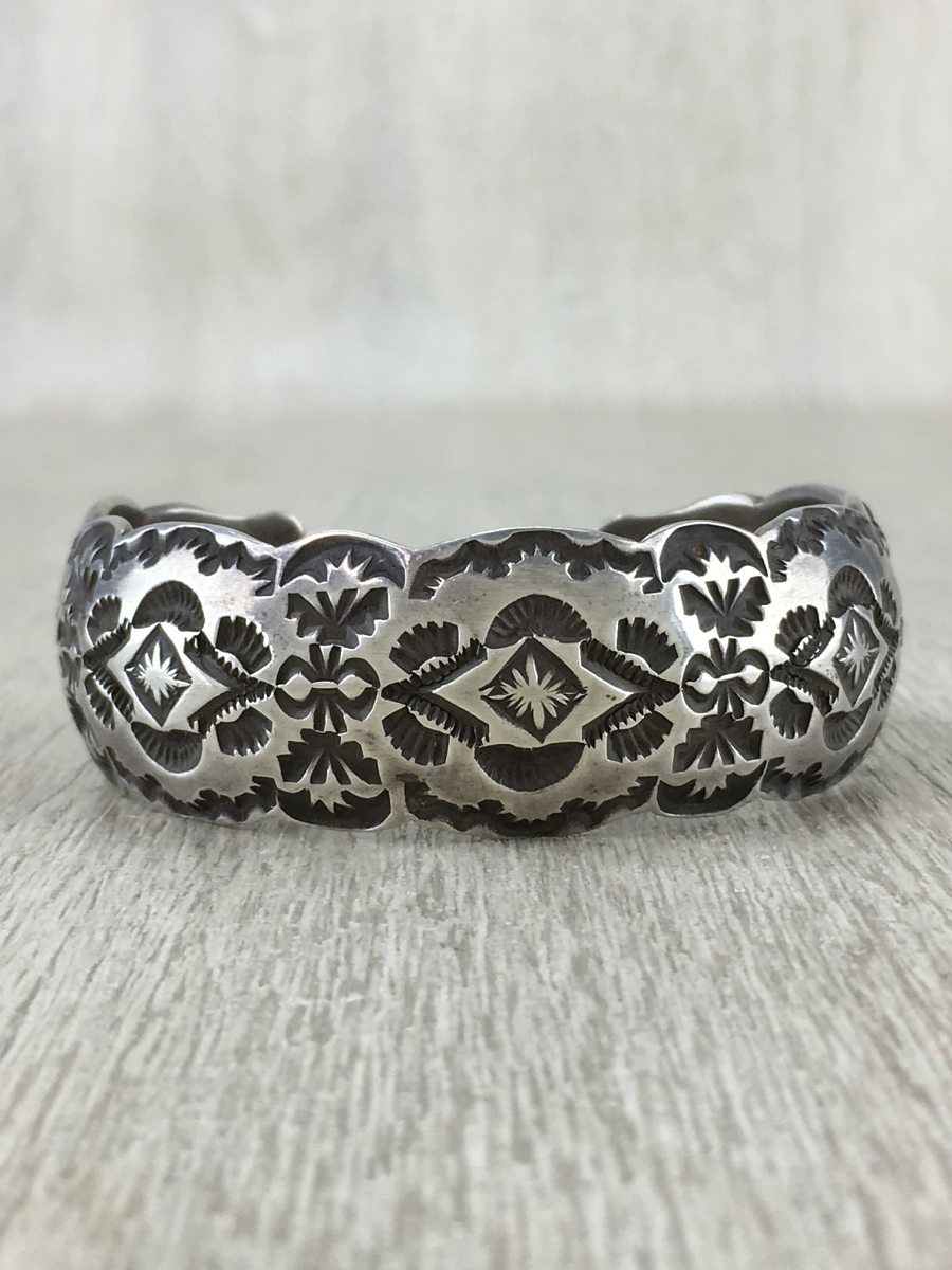  NAVAJO バングル/SILVER// スタンプワーク(バングル)｜売買されたオークション情報、yahooの商品情報をアーカイブ公開 - オークファン その他