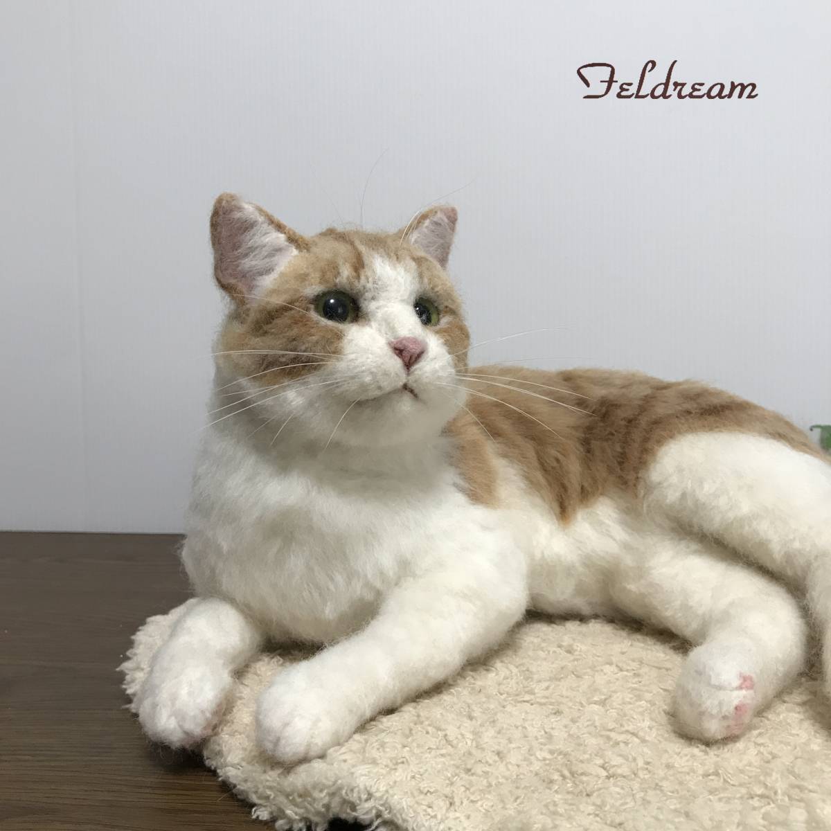 Feldream 羊毛フェルト猫 茶トラ白猫 くつろぎポーズ ハンドメイド 茶白猫 羊毛フェルト 売買されたオークション情報 Yahooの商品情報をアーカイブ公開 オークファン Aucfan Com