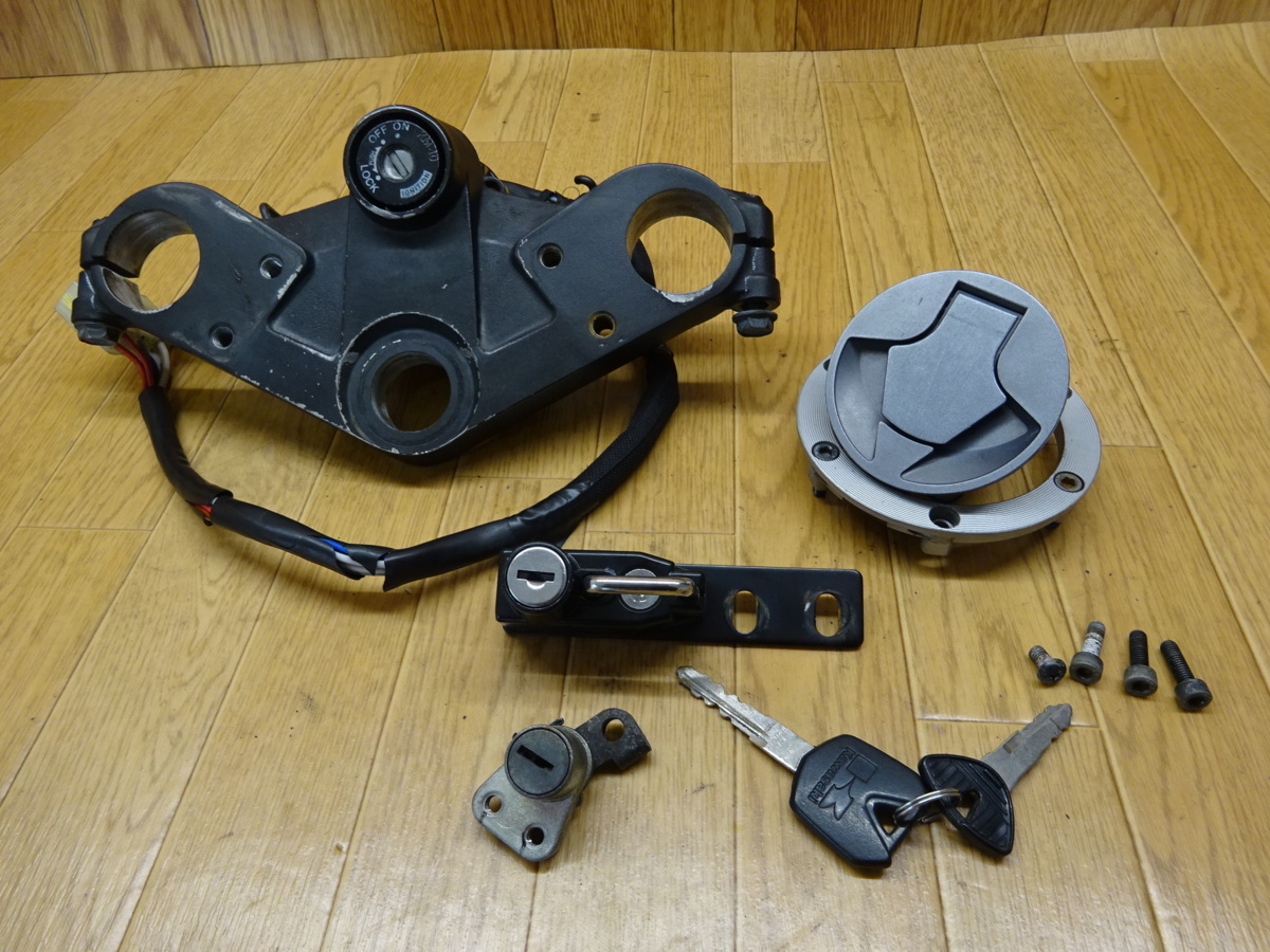 カワサキニンジャ250R キーシリンダータンクキャップセット