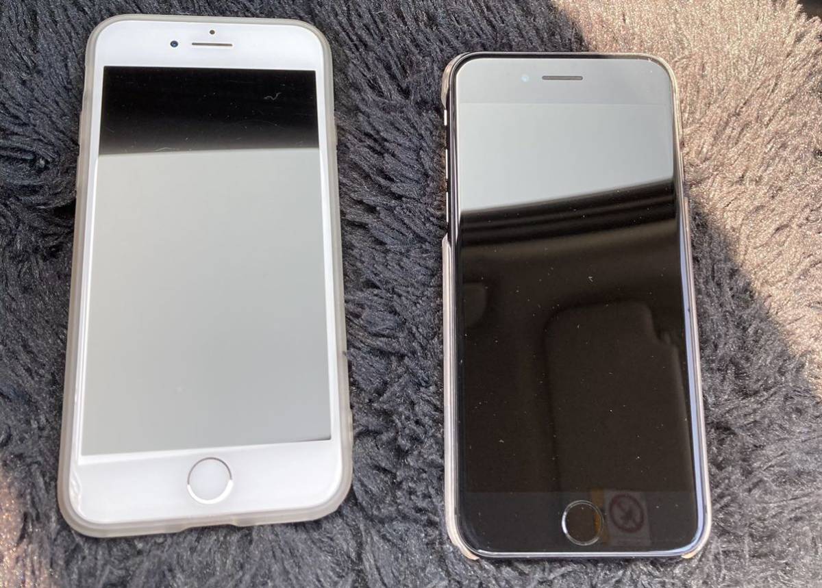 iPhone8 SIMフリー Apple 黒、白　中古　２台_1