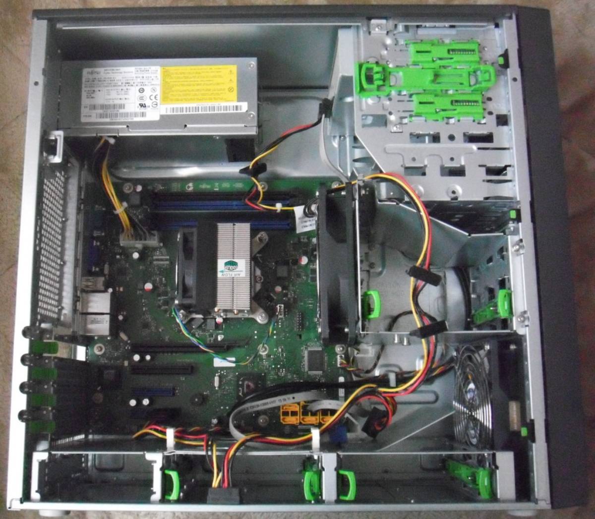 富士通 PRIMERGY TX100 S3 (Pentium G620 2.6GHz ) ジャンク_3